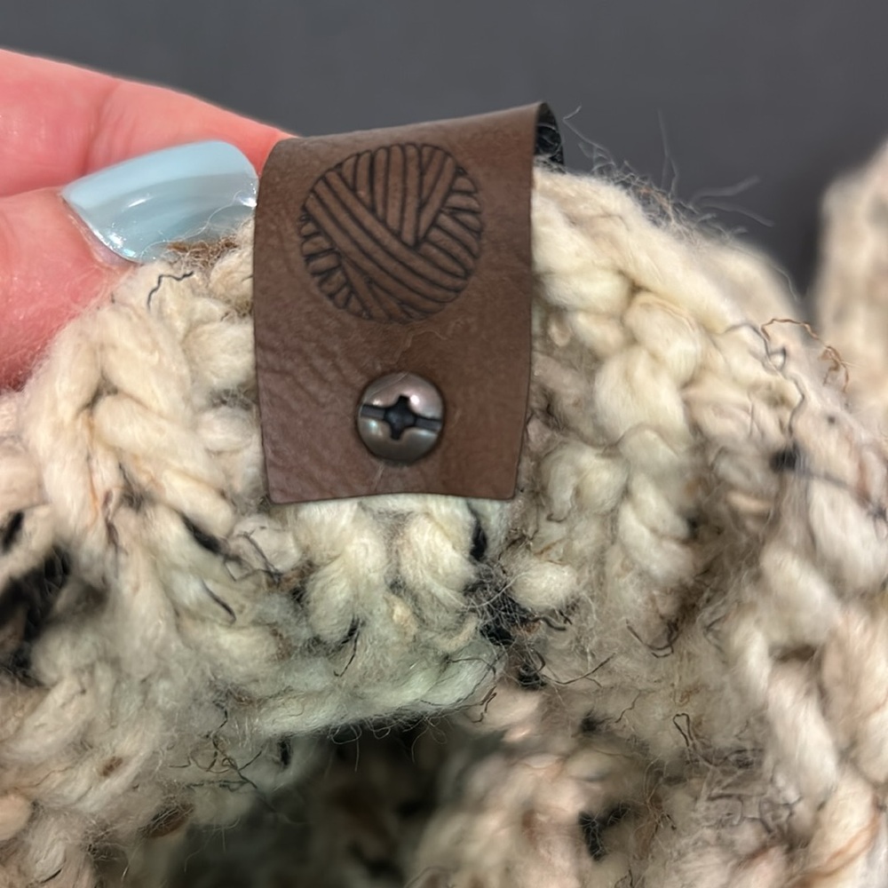 NEW Handmade Chunky Cable Knit Beige Hat & Mittens Set Wool Etsy Cozy Woolen Co - Picture 3 of 10